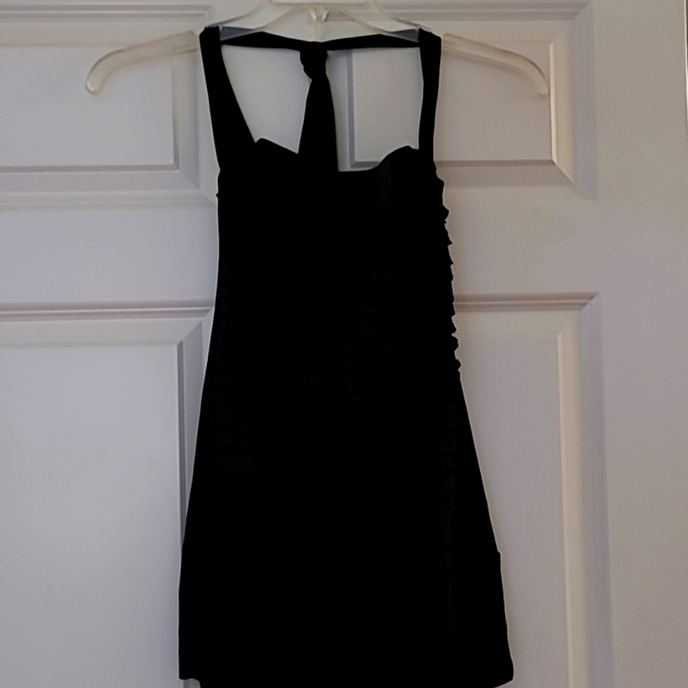Juniors sz Medium black ruffle halter top by Forever 21. Like New